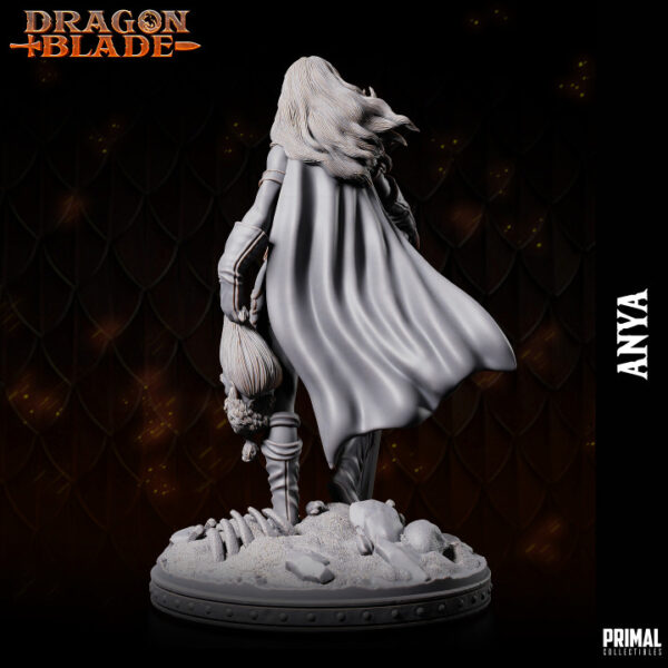 Miniatura de uma guerreira bárbara, Anya, da coleção Dragon Blade da Primal Collectibles, em pose vitoriosa, segurando uma espada em uma mão e a cabeça de um inimigo na outra.
