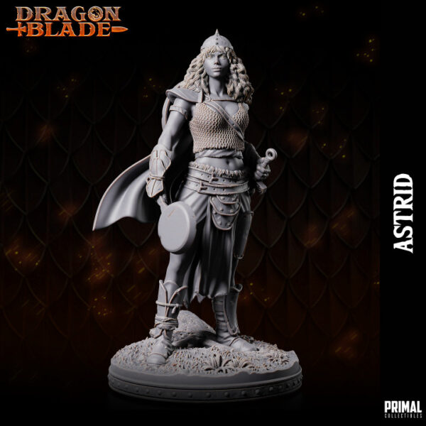 Miniatura de Astrid, uma guerreira humana da coleção Dragon Blade da Primal Collectibles, com sua espada embainhada e pronta para lutar com qualquer objeto, incluindo uma panela.