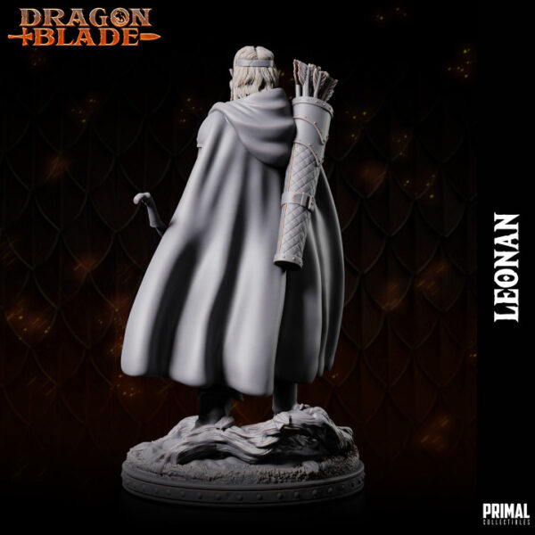 Miniatura de RPG de Leonan, meio-elfo arqueiro da coleção Dragon Blade da Primal Collectibles, em pose imponente com seu arco apontado para baixo, pronto para o combate.