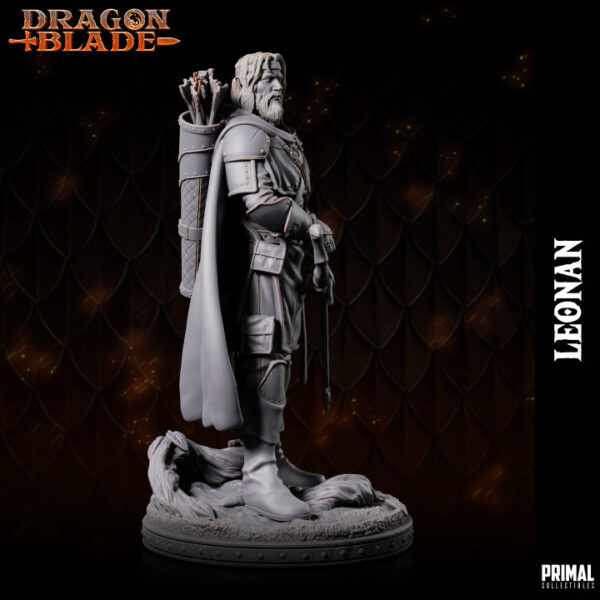 Miniatura de RPG de Leonan, meio-elfo arqueiro da coleção Dragon Blade da Primal Collectibles, em pose imponente com seu arco apontado para baixo, pronto para o combate.