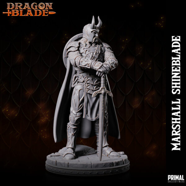Miniatura de Knight Marshall Shineblade, um guerreiro humano da coleção Dragon Blade da Primal Collectibles, com armadura completa e helmo com chifres, cravando sua espada no chão após uma batalha vitoriosa.