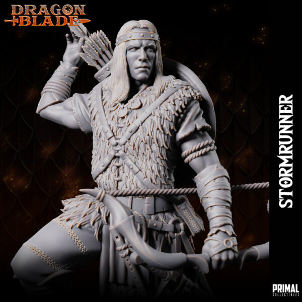 Miniatura de RPG de Stormrunner, um ranger da coleção Dragon Blade da Primal Collectibles, puxando uma flecha da aljava nas costas e prestes a disparar seu arco em sua presa.