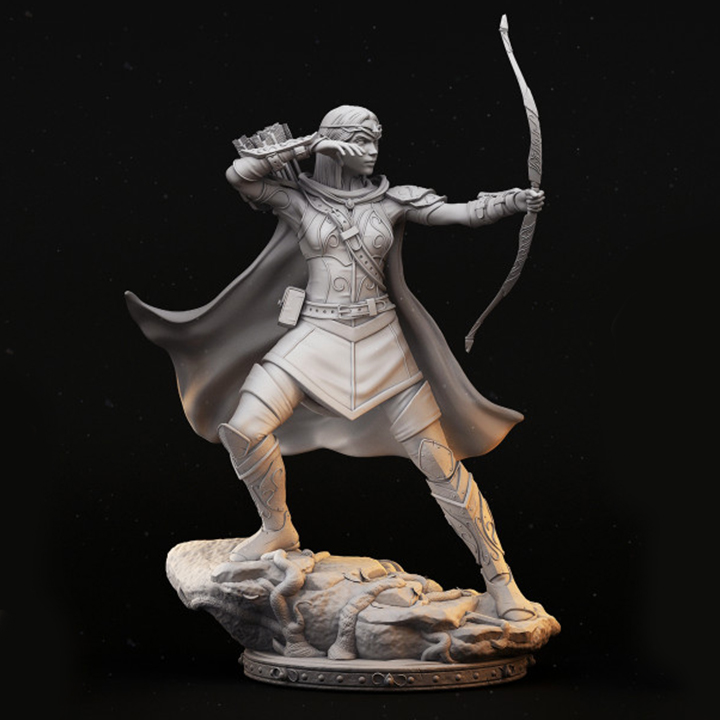 Miniatura de uma elfa arqueira em escala 32mm, em posição dinâmica logo após disparar uma flecha, com expressão de foco e destemor. A figura apresenta detalhes intrincados no arco e no traje, ideal para RPG de mesa, colecionadores e pintores de miniaturas.