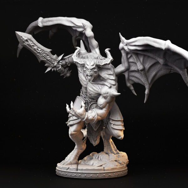 Miniatura de gárgula gigante em escala 32mm, equipada com uma espada e um chicote intercambiáveis. Figura detalhada com aparência demoníaca, ideal como inimigo poderoso em RPG de mesa, coleções ou projetos de pintura.