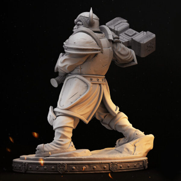 Miniatura de um anão em escala 32mm, segurando um martelo de duas mãos com detalhes rústicos e uma expressão de determinação. A figura apresenta traços fortes e um design robusto, ideal para jogos de RPG de mesa, colecionadores e pintores de miniaturas.