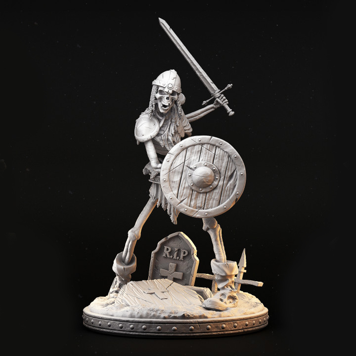 Miniatura de esqueleto em escala 32mm, armado com espada e escudo, em uma postura defensiva. Figura detalhada, ideal para RPG de mesa como inimigo genérico, minion ou guardião, além de ser um excelente item para colecionadores e pintores de miniaturas.