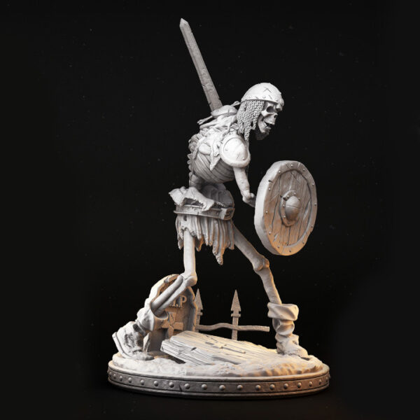 Miniatura de esqueleto em escala 32mm, armado com espada e escudo, em uma postura defensiva. Figura detalhada, ideal para RPG de mesa como inimigo genérico, minion ou guardião, além de ser um excelente item para colecionadores e pintores de miniaturas.