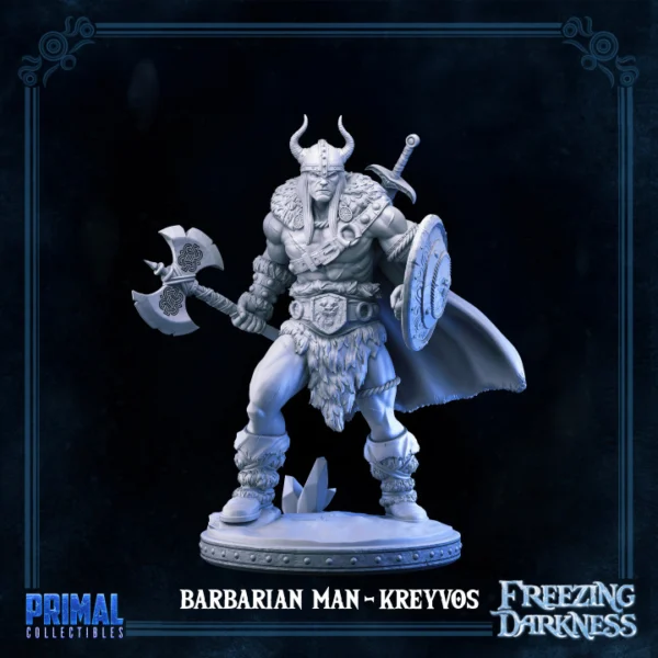 Miniatura do bárbaro Kreyvos com armadura de peles e couro, elmo tribal e machado detalhado, ideal para RPG, pintura e colecionadores.
