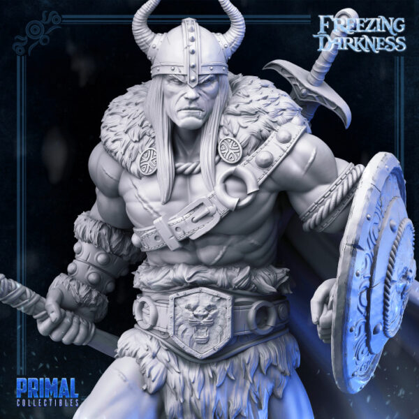 Miniatura do bárbaro Kreyvos com armadura de peles e couro, elmo tribal e machado detalhado, ideal para RPG, pintura e colecionadores.