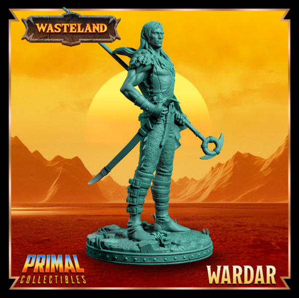 Miniatura de Wardar – um elfo guerreiro da coleção Wasteland da Primal Collectibles, inspirado em Dark Sun, segurando uma lança de duas mãos, com uma espada embainhada e expressão serena e concentrada.